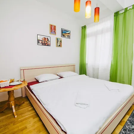 Cozy Apt. In The Heart Of Old Town- Free Parking